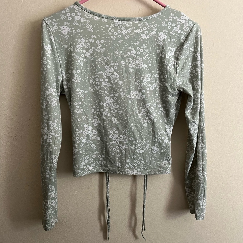 Green And White Floral Wrap Top - Picture 4 of 4